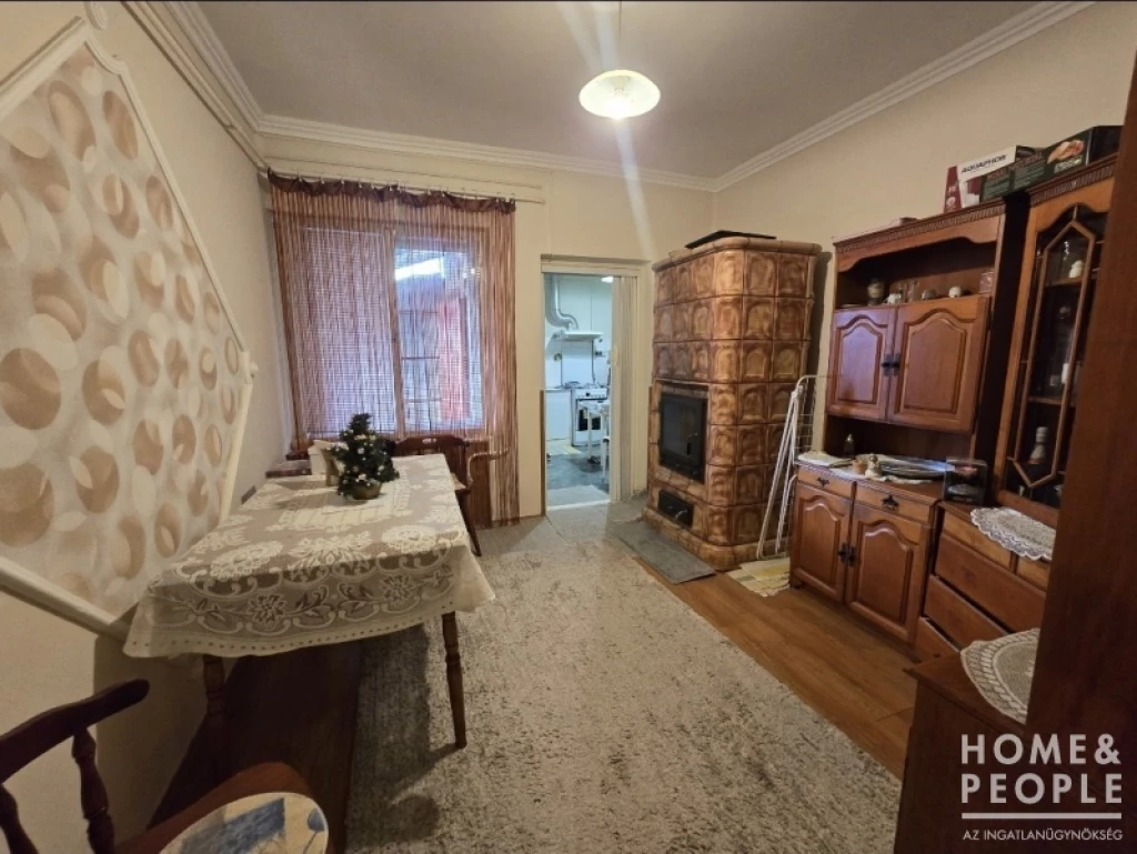 Eladó szikáncsi tégla ház!