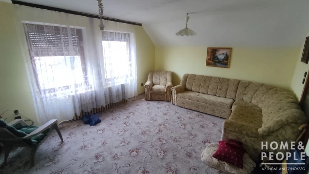 Eladó kétgenerációs vásárhelyi tégla ház