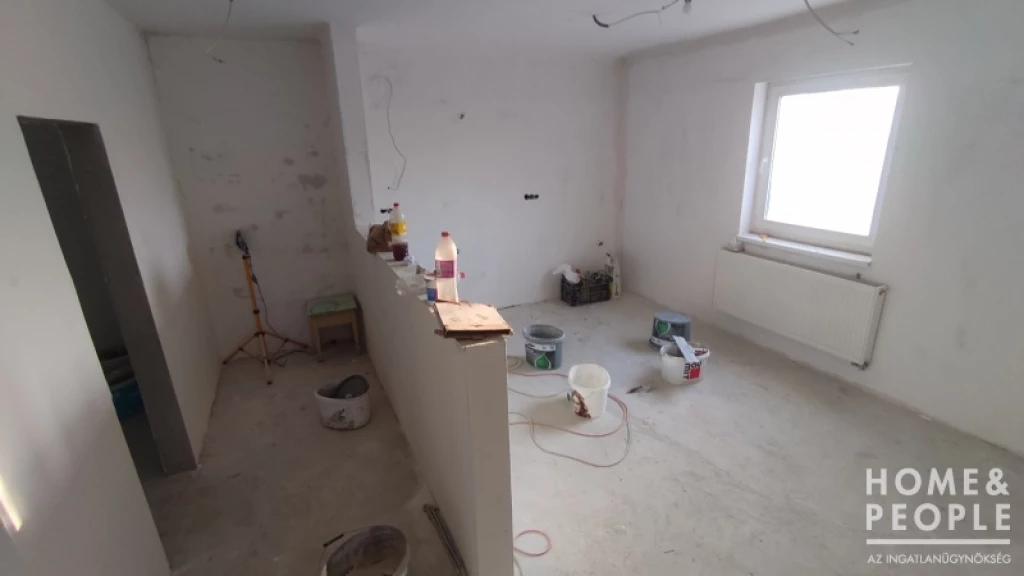 Eladó teljeskören fölújított ház Kiszomboron