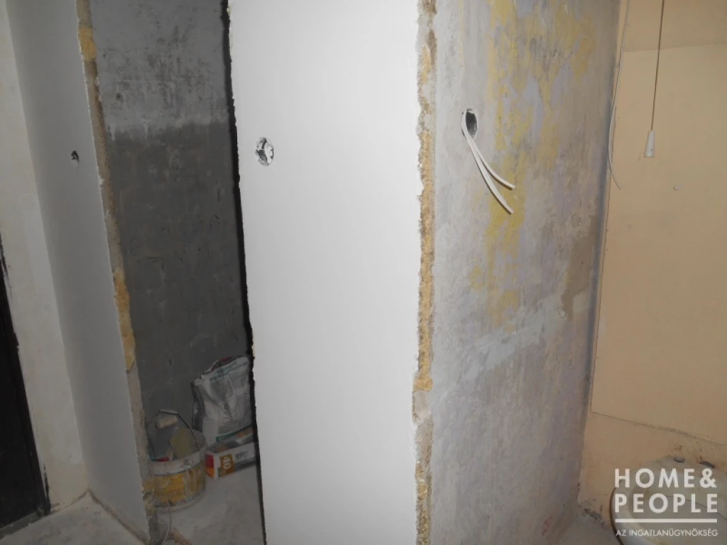 Panel lakás eladó!