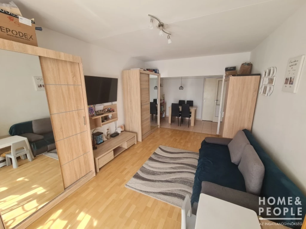 Eladó téglalakás, Szeged, Makkosház