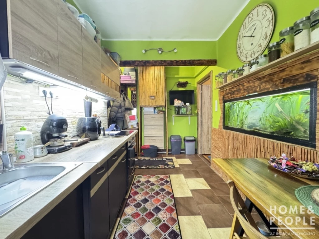 Első emeleti, tégla lakás eladó Hódmezővásárhelyen!