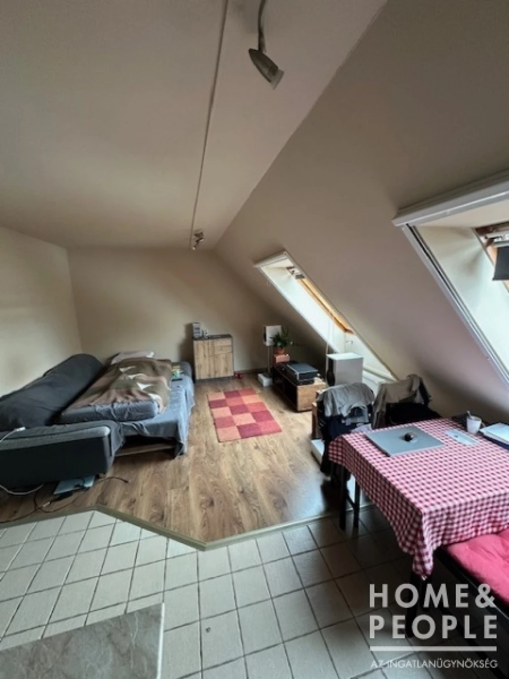 Belvároshoz közeli lakás eladó!