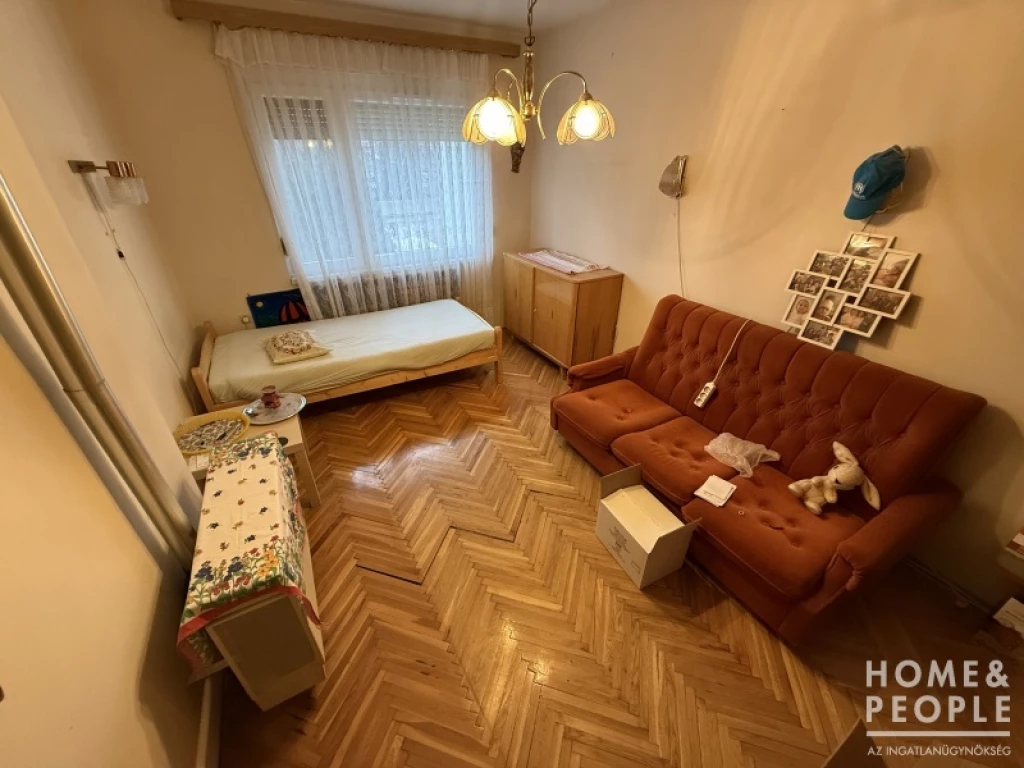 Eladó belvárosi erkélyes tégla lakás Szegeden!