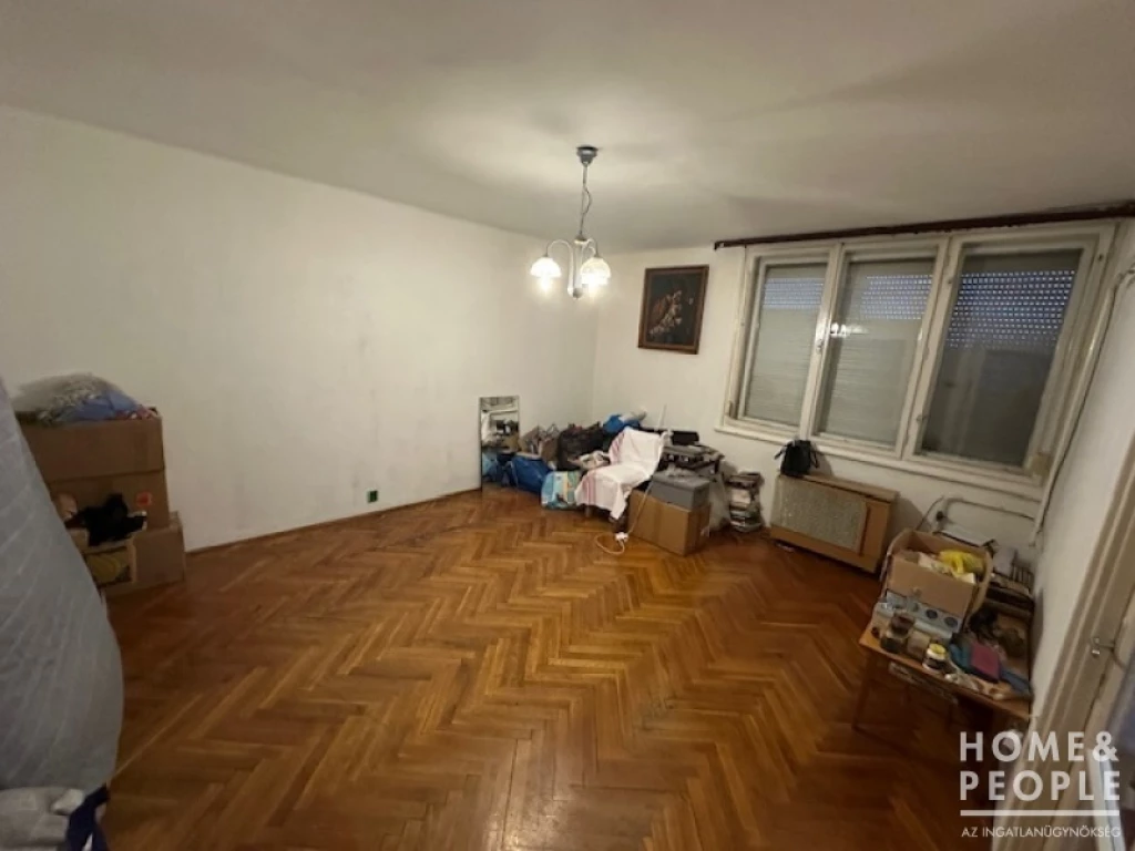 Eladásra kínálok egy társasházi lakást Hódmezővásárhelyen!