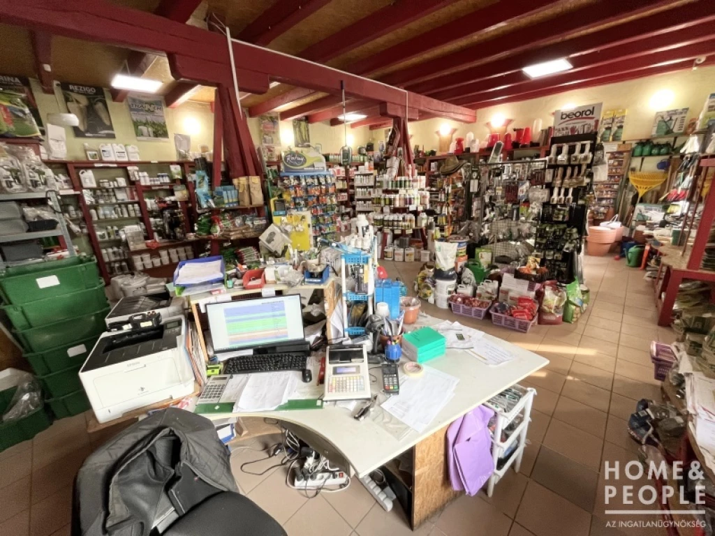 Eladó működő üzlethelyiség Balástyán!