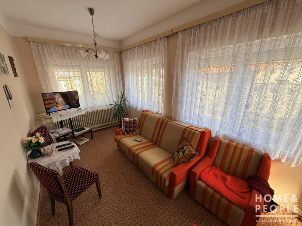 Eladó téglaház Kiszomboron!