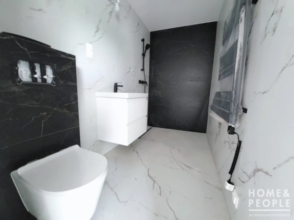 Újépítésű kertkapcsolatot lakás eladó