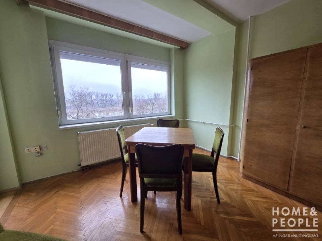 Eladó belvárosi örökpanorámás lakás!