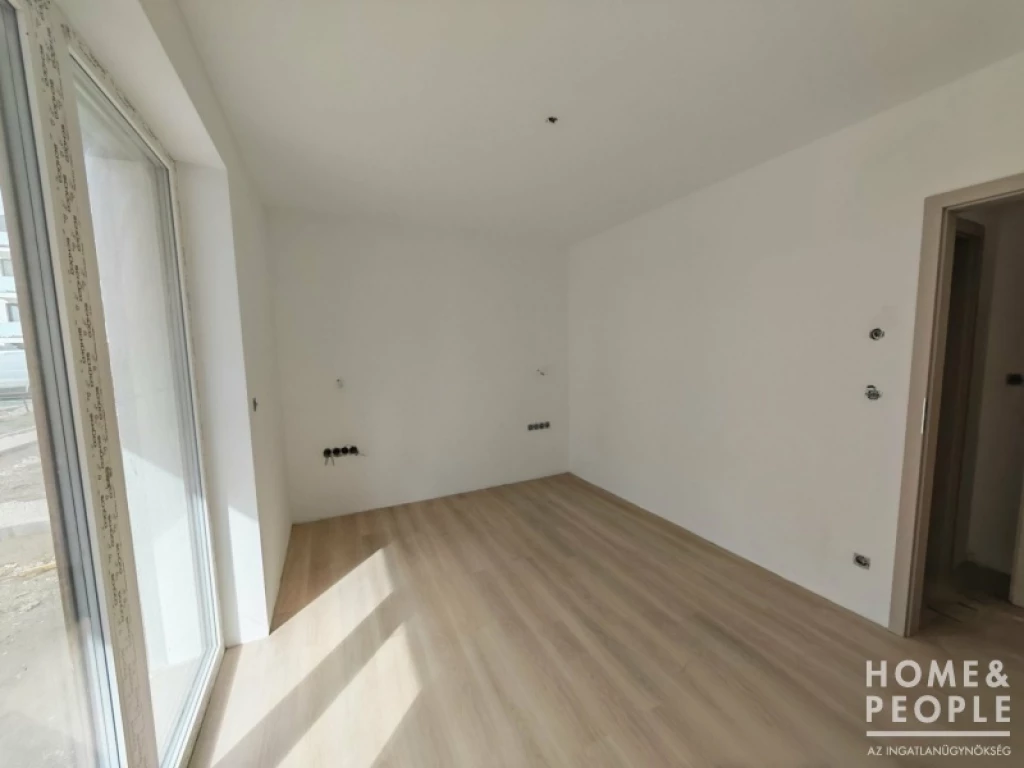 Eladó téglalakás, Szeged, Móraváros