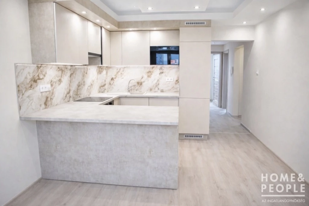 Generálba felújított 2 szobás panel lakás eladó Szegeden!