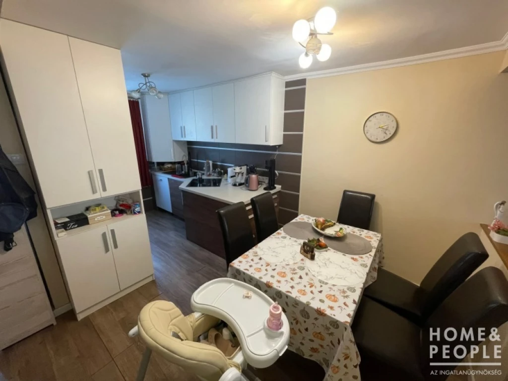 Kertkapcsolatos lakás Újszegeden eladó!