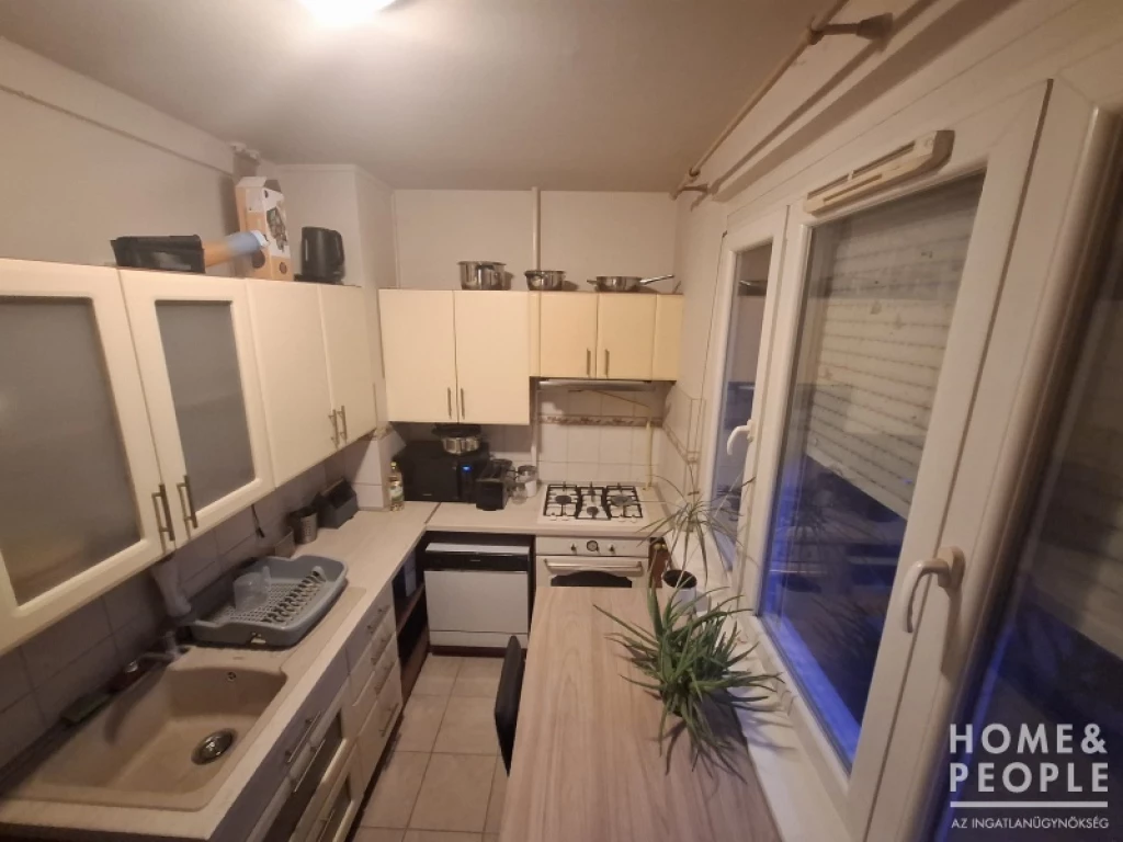 Szeged frekventált helyén lakás eladó!