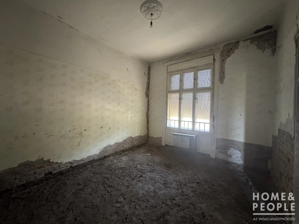 Felújítandó Villa Makón!