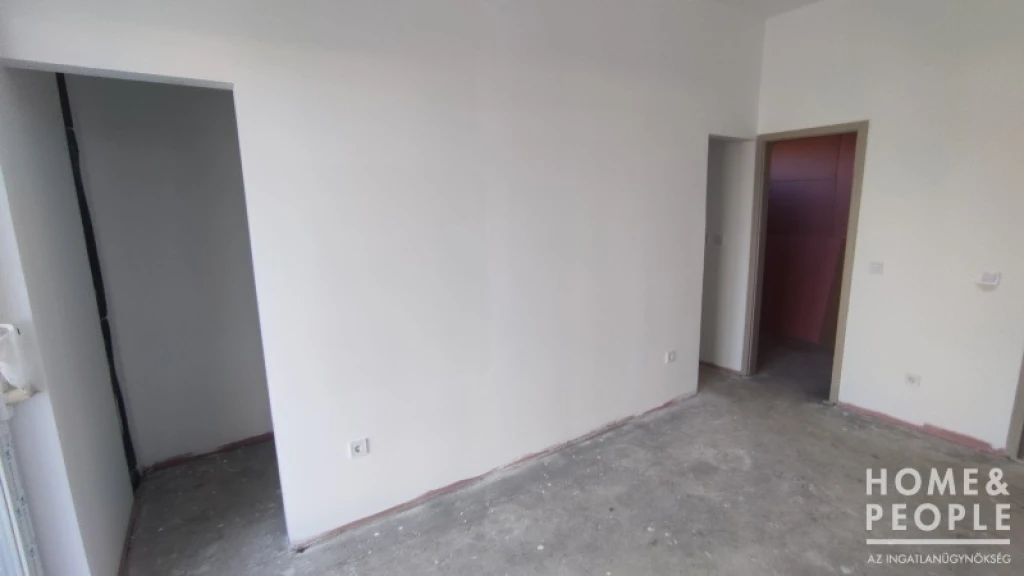 Eladó fölújított ház Makón