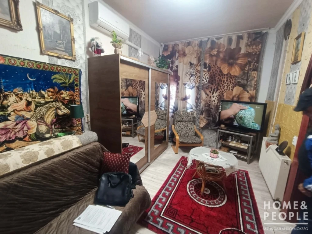 Kertkapcsolatos lakás garázzsal