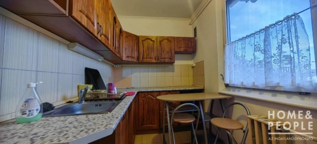 Felsővárosi panel eladó!