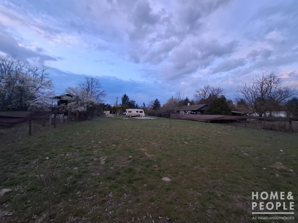 Szatymaz frekventált helyén telek eladó!