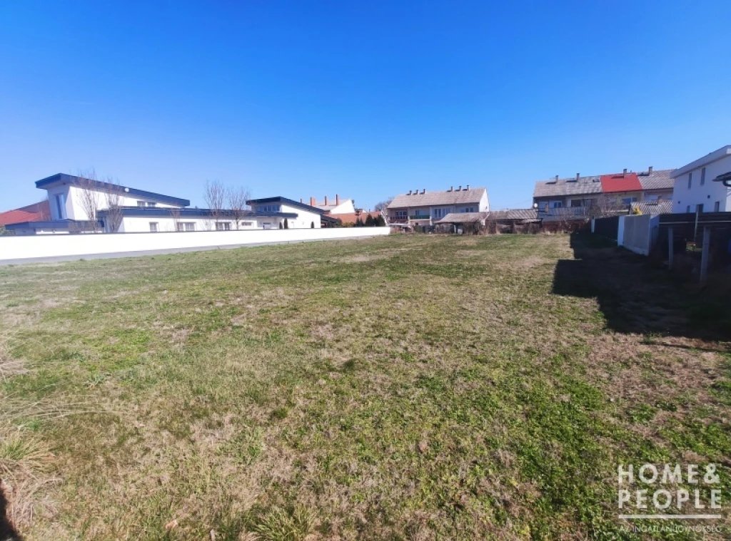 Eladó építési telek Algyőn!