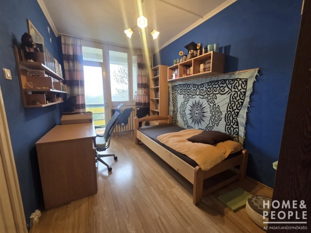 Eladó 4 szobás panel a Szatymazi utcában!