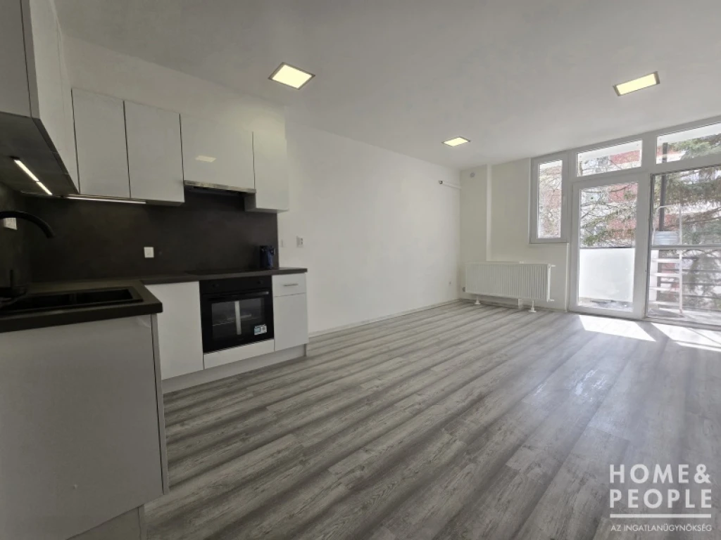 Eladó felújított panel Rókuson!