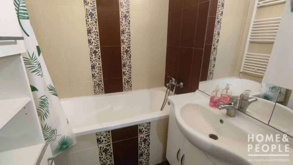 Eladó lakás Makón