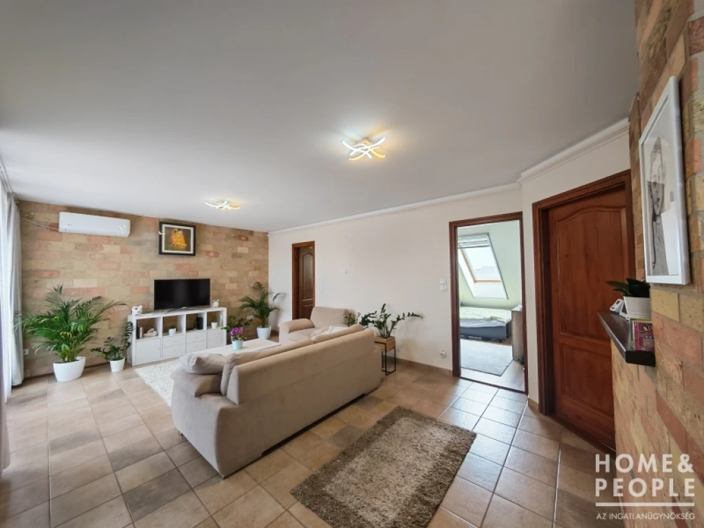 Petőfitelepen lakás eladó