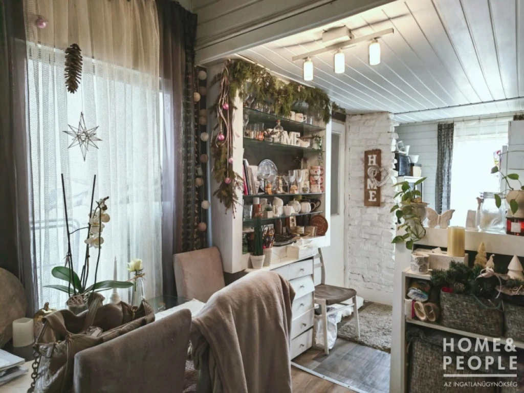 Petőfitelepen családi ház eladó