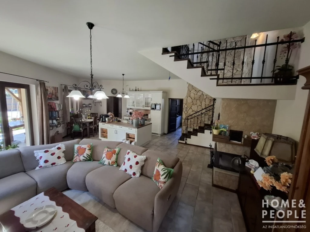 Újszegeden kétszintes luxus családi ház eladó!