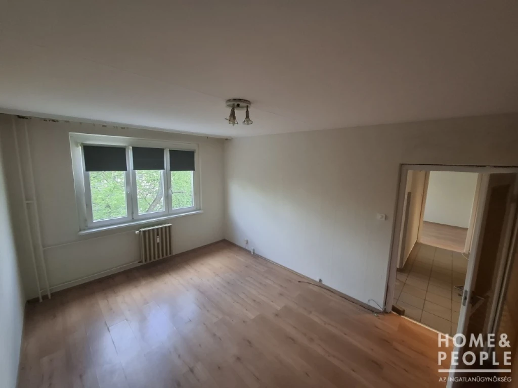 Szeged frekventált helyén lakás eladó!