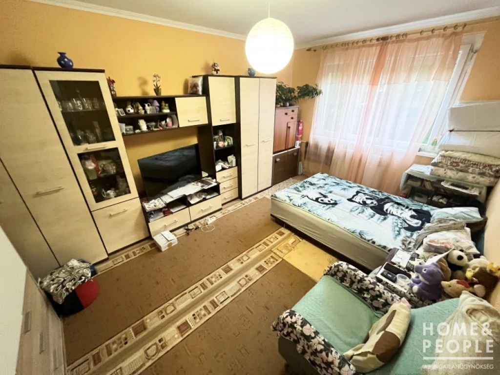 Eladó felújított lakás Szegeden, a József Attila súgárútnál!