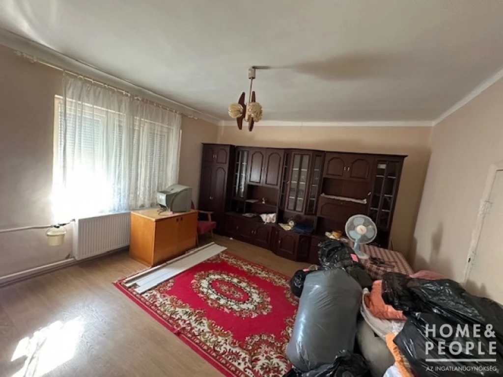 Eladó két szobás családi ház Sándorfalván!