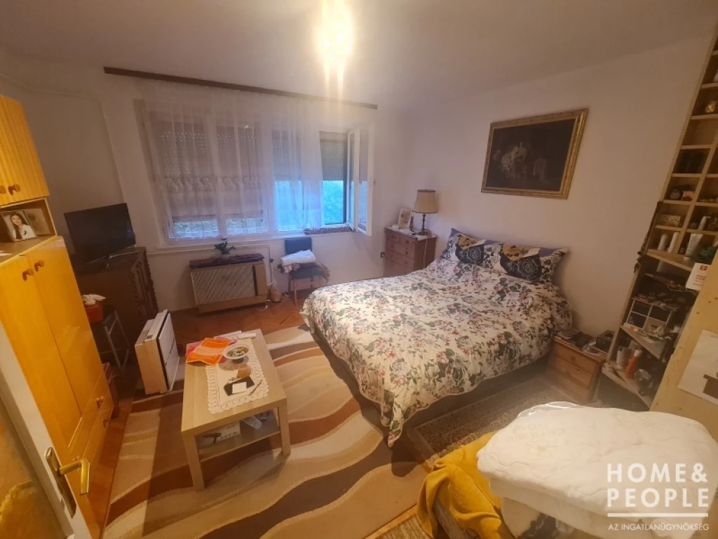 Eladó lakás, garázzsal együtt, a kertváros legjobb részén!