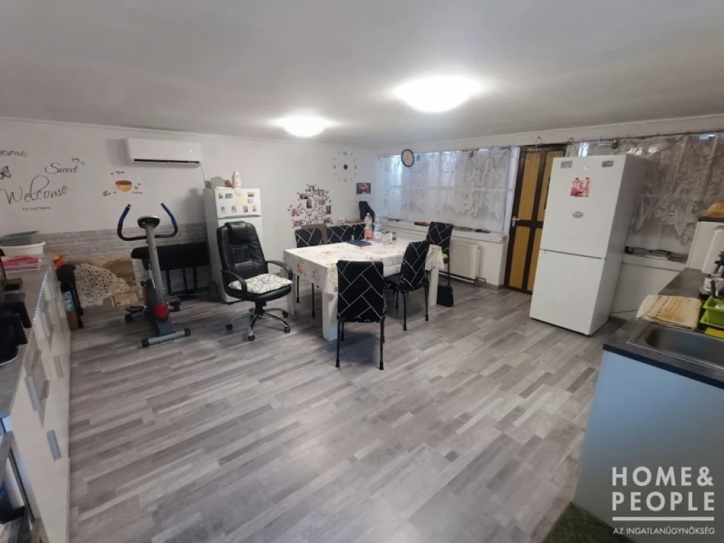 Eladó családi ház, Kübekháza