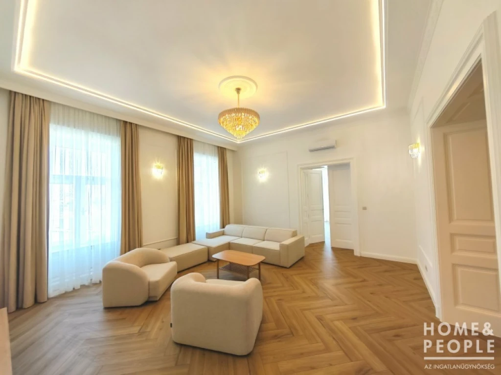 Belvárosi Tiszára néző luxus lakás eladó