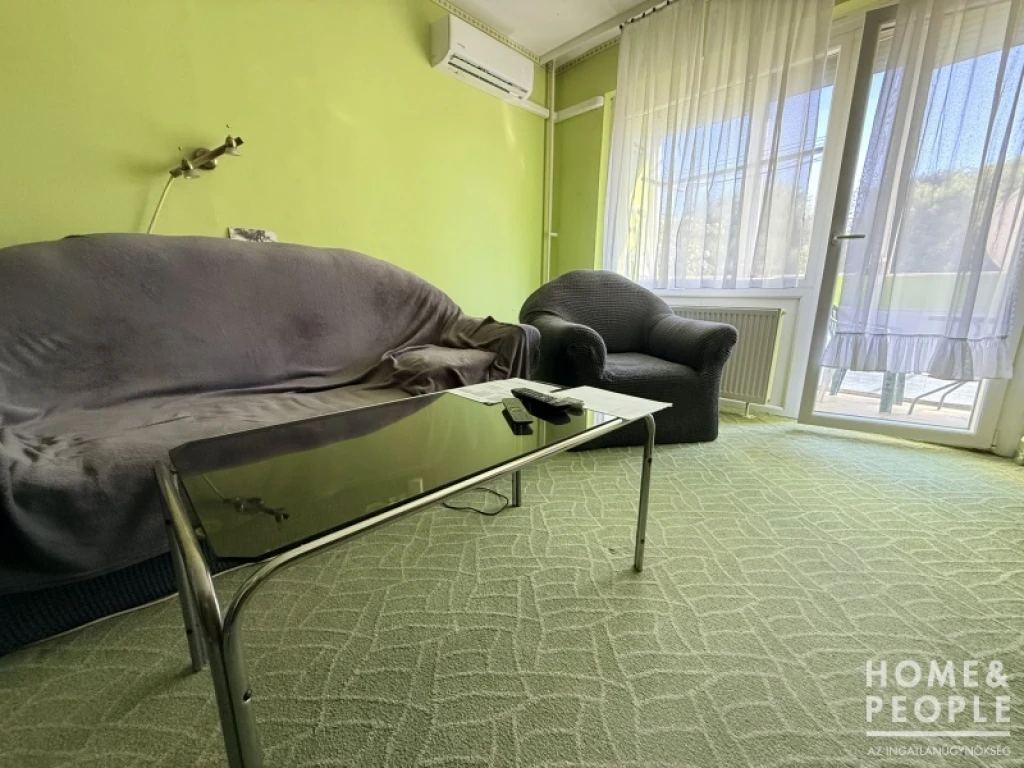 Eladó erkélyes panellakás Hódmezővásárhelyen!