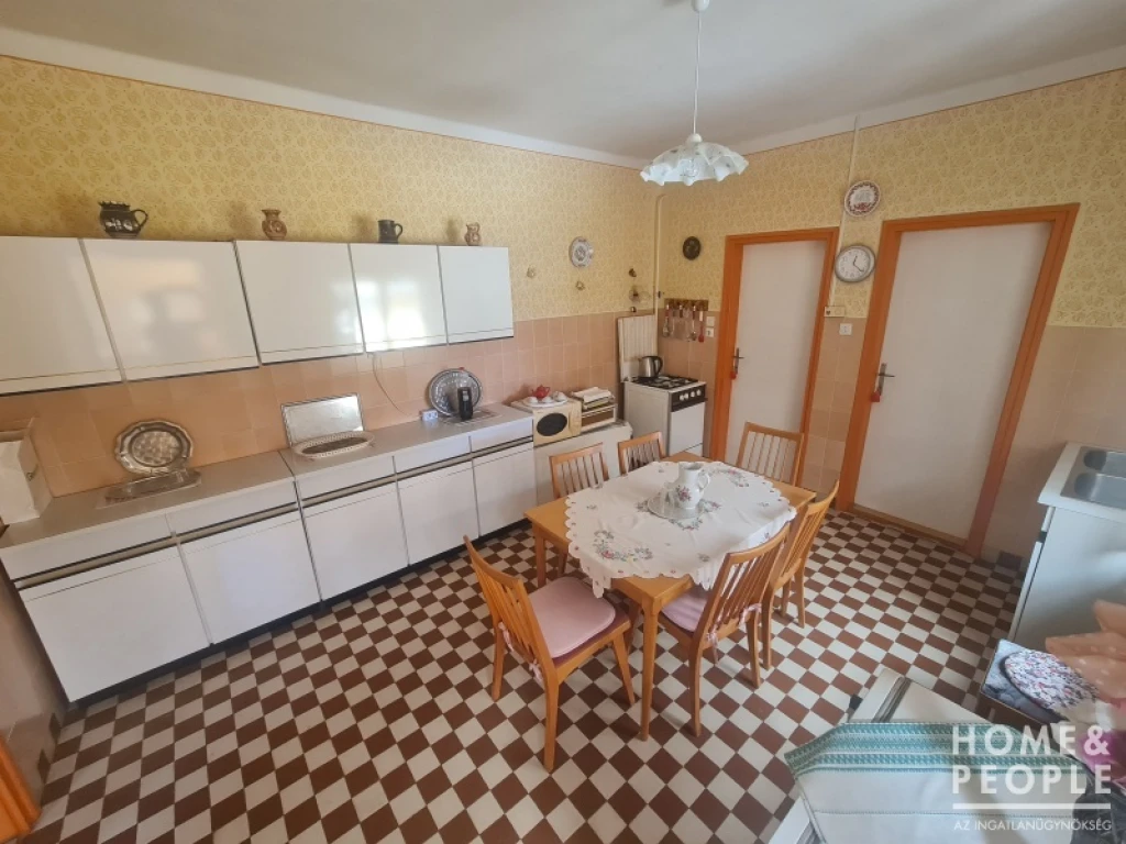Kádár kocka eladó, Vásárhelyen!