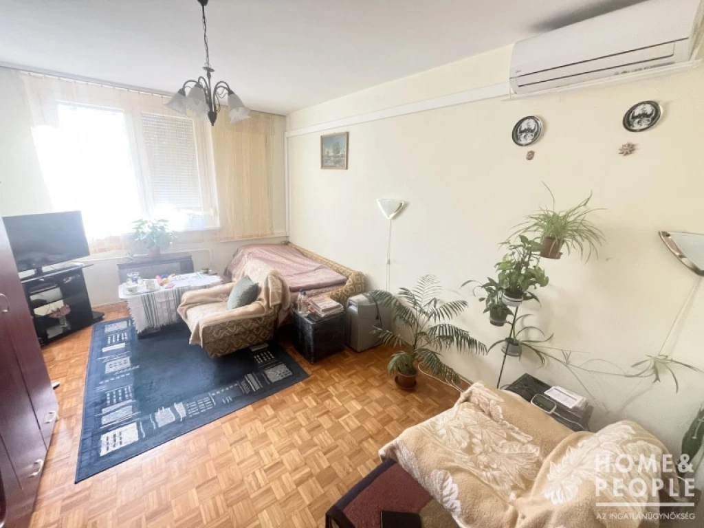 Eladó szigetelt tégla lakás Szeged-Tarjánban!