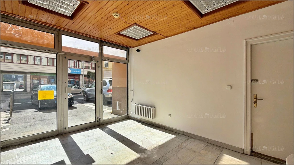 Kiadó 35 m2 üzlethelyiség, Győr