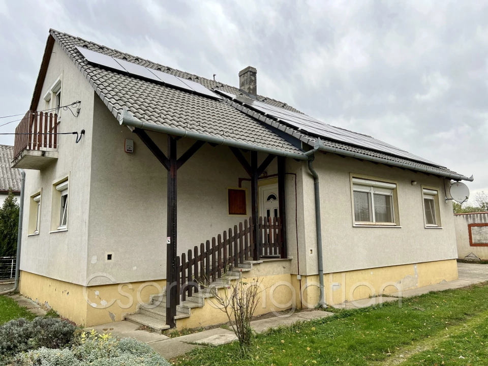 Eladó családi ház, Csorna