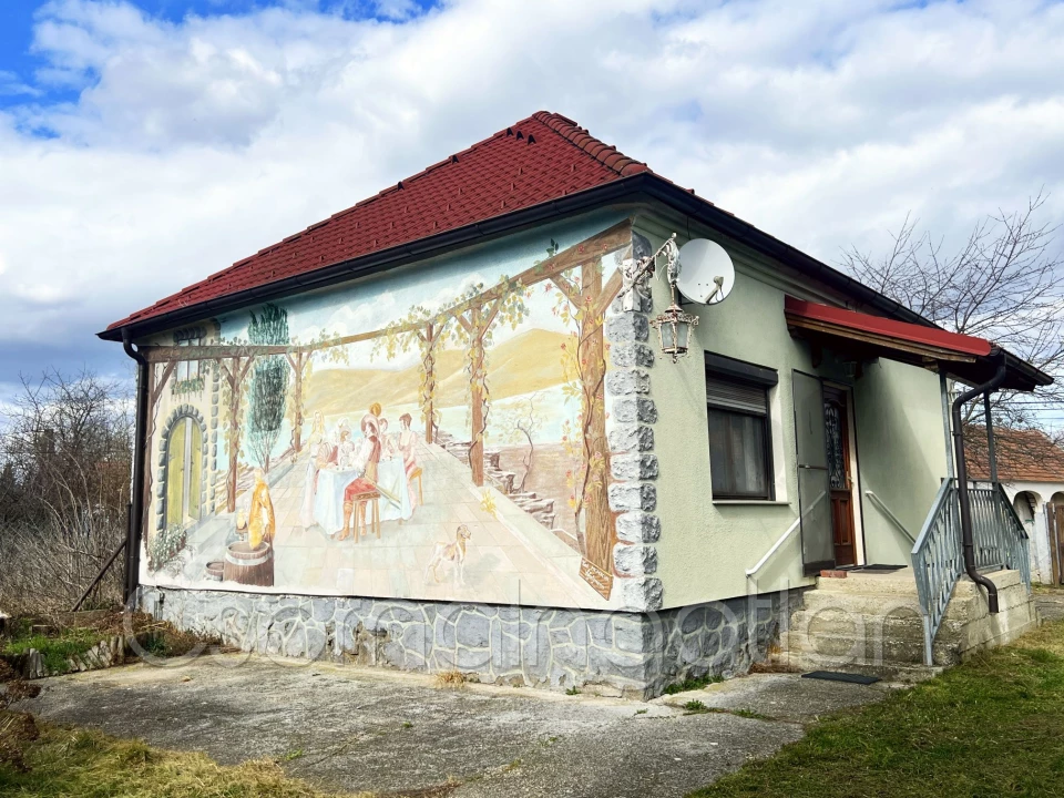 Eladó családi ház, Tompaládony