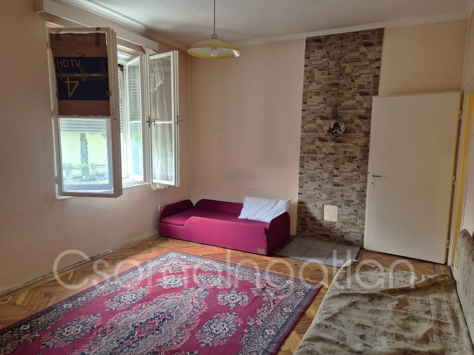 Eladó téglalakás, Csorna