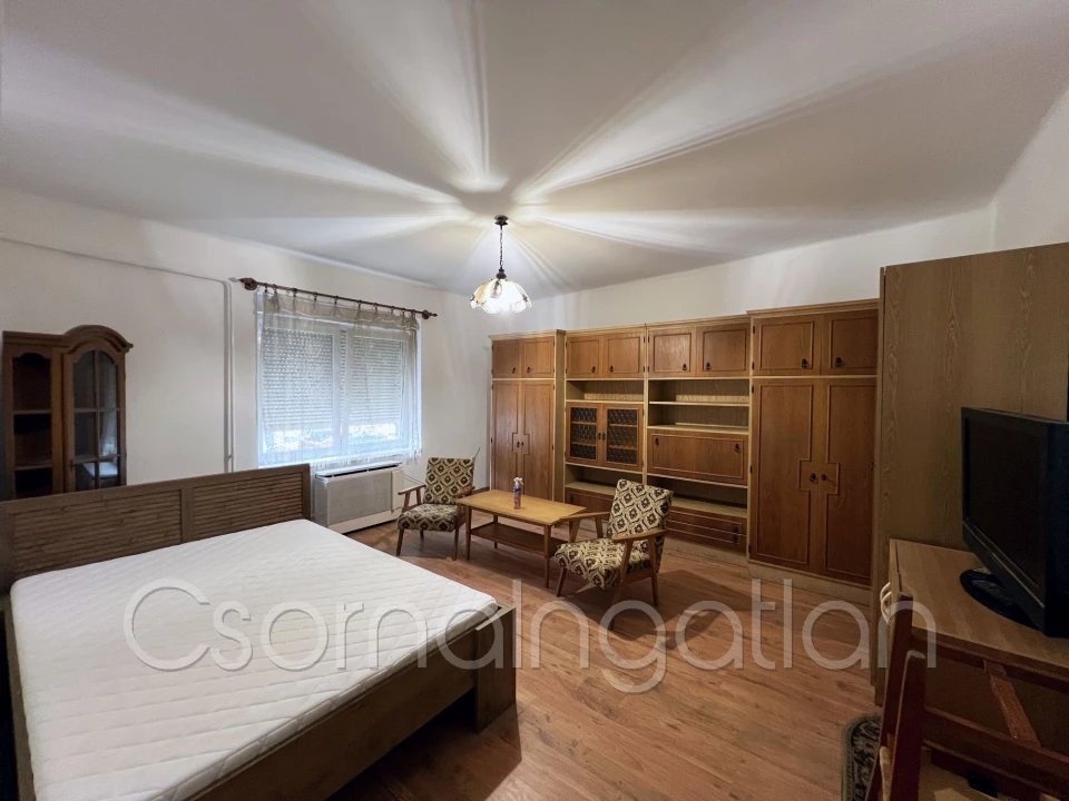 Eladó családi ház, Pápa