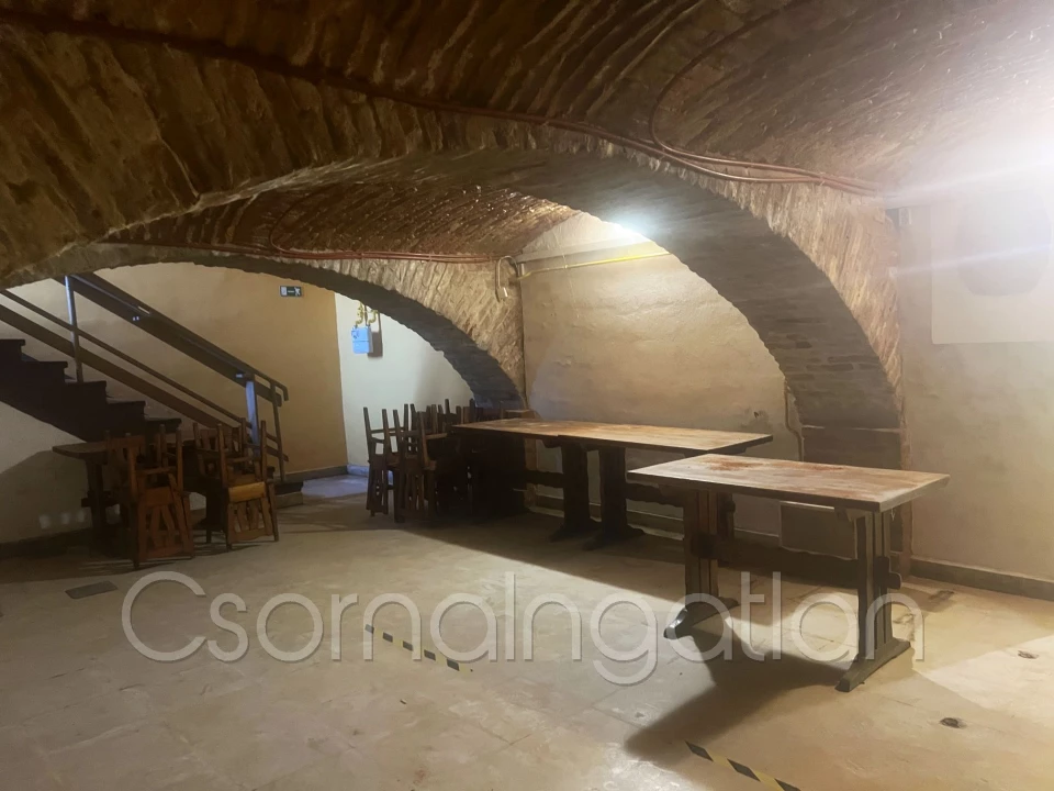 Kiadó üzlet, Beled