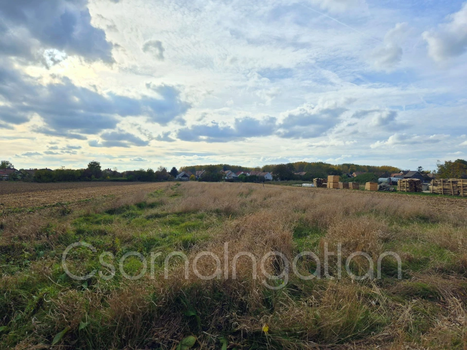 Eladó építési telek, Szil