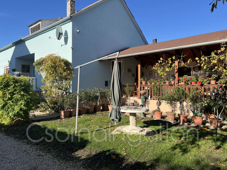 Eladó családi ház, Farád