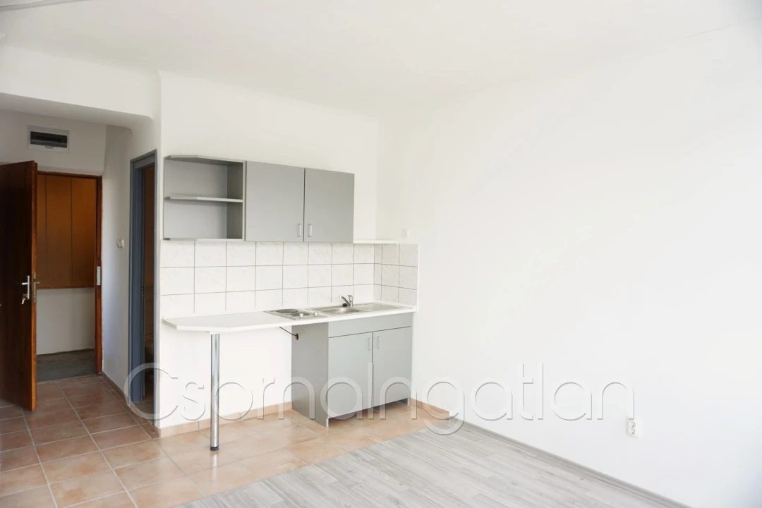 Kiadó téglalakás, Kapuvár