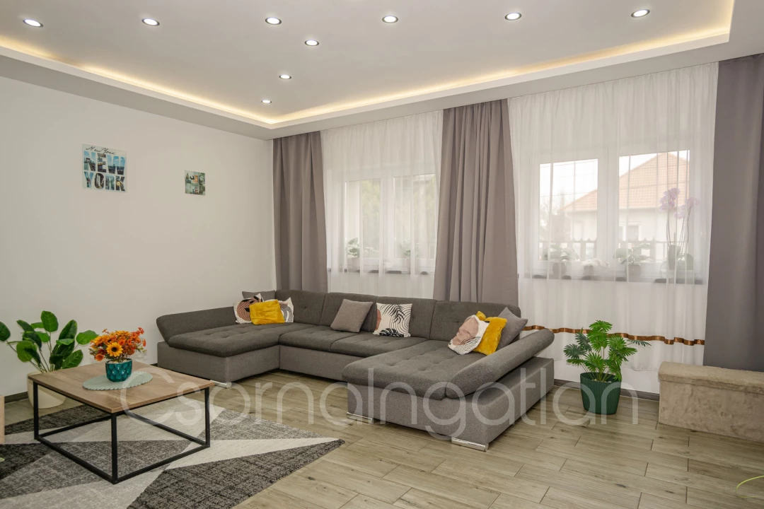 Eladó családi ház, Csorna