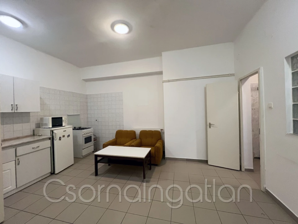 Kiadó téglalakás, Kóny