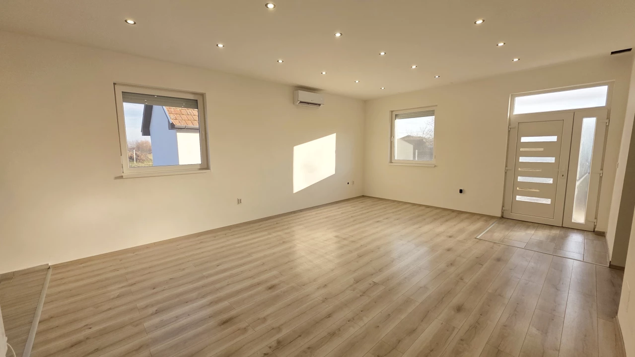 Eladó családi ház, Bököny